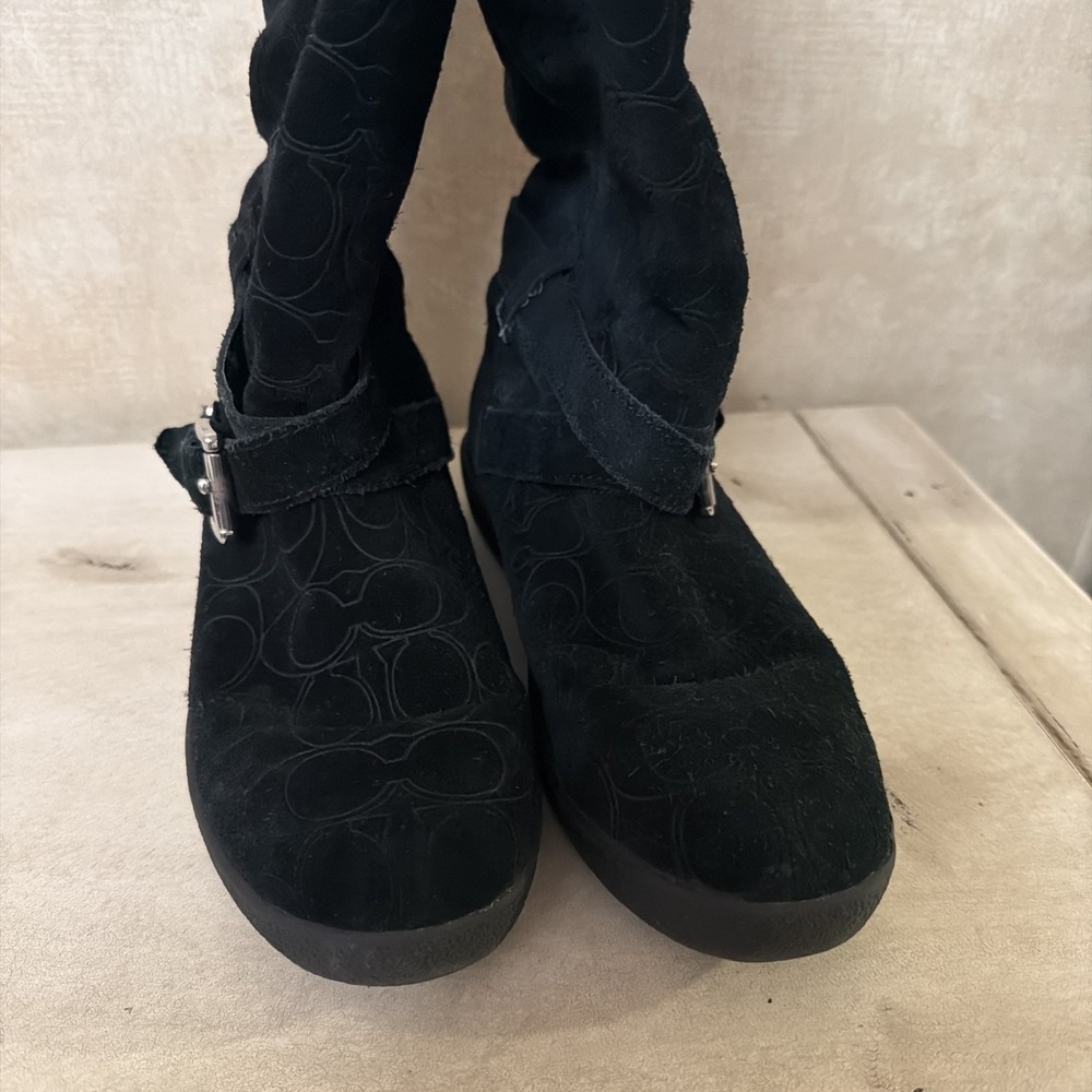 Coach Y2K Thelma Boots Women 7B Black Signature Embossed Suede Buckle Fur Lined